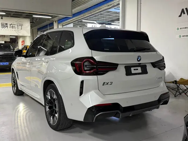 BMW iX3 — Фото автомобиля 11