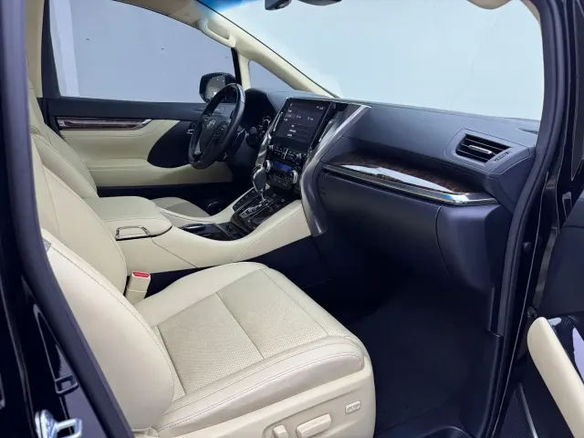 Toyota Alphard — Фото автомобиля 11