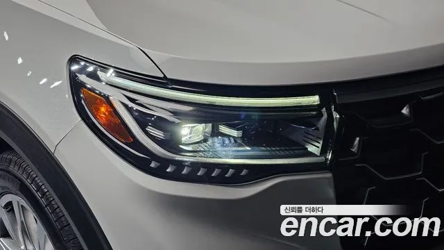 Ford Explorer — Фото автомобиля 7