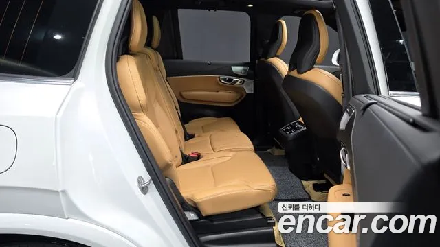Volvo XC90 — Фото автомобиля 17