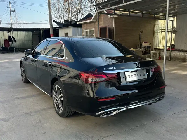 Mercedes-Benz E-Class — Фото автомобиля 6