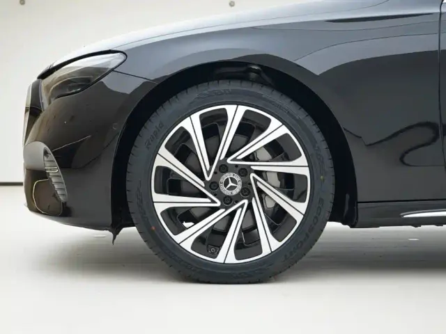 Mercedes-Benz E-Class — Фото автомобиля 14