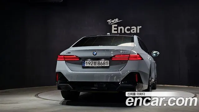BMW 5-Series 5 серия (G60) 530i xDrive M Sport — Фото автомобиля 4