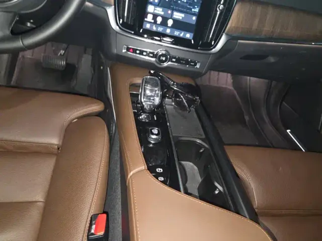 Volvo S90 — Фото автомобиля 16