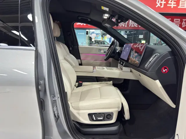 Li Auto L8 — Фото автомобиля 9