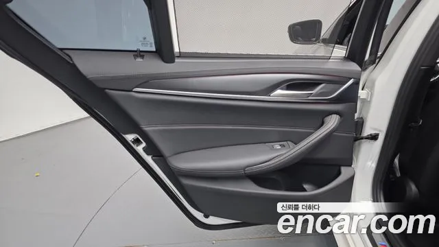 BMW 5 Series G30 — Фото автомобиля 14