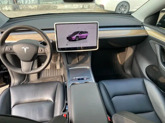 Tesla Model Y — Фото автомобиля 9