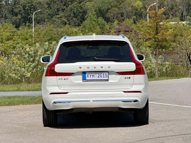 Volvo XC60 — Фото автомобиля 21