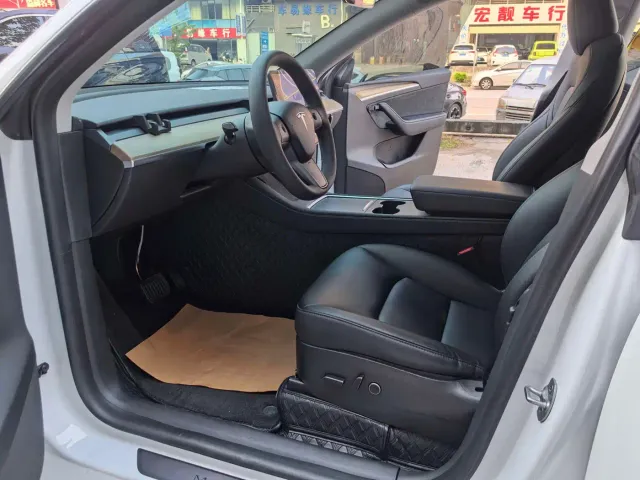 Tesla Model Y — Фото автомобиля 8