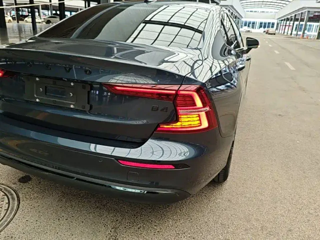 Volvo S60 — Фото автомобиля 7