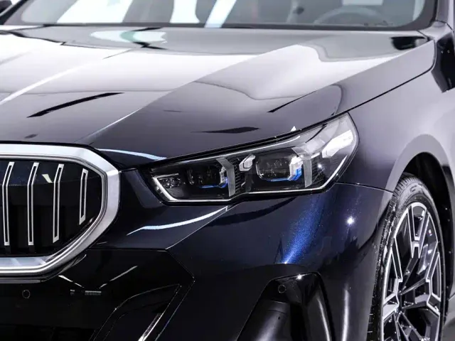 BMW 5 Series — Фото автомобиля 10