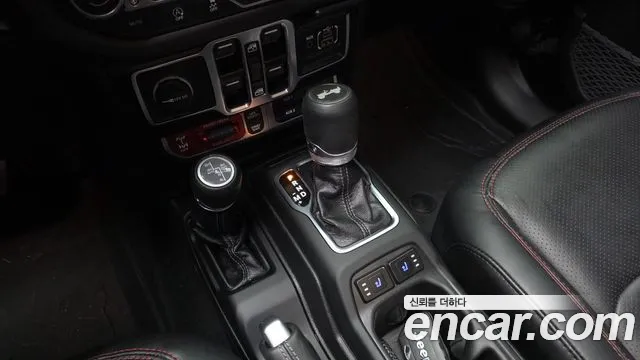 Jeep Wrangler — Фото автомобиля 12