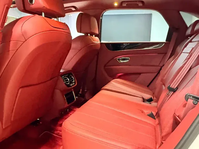 Bentley Bentayga — Фото автомобиля 12