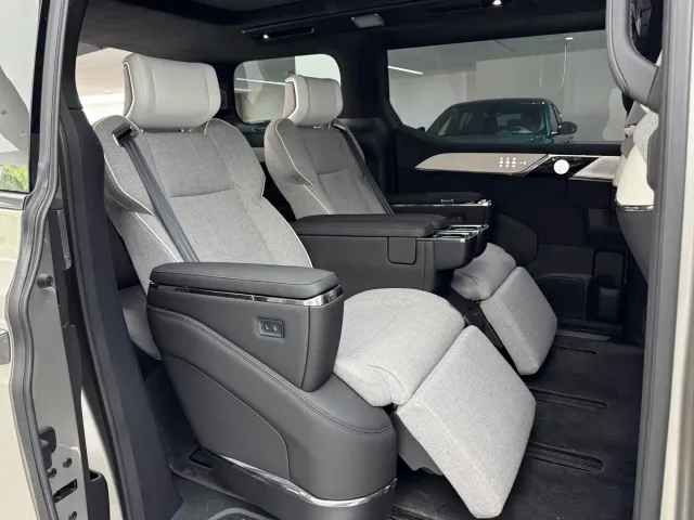 Volvo EM90 — Фото автомобиля 16