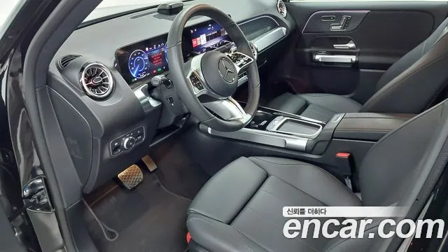 Mercedes-Benz EQB — Фото автомобиля 9