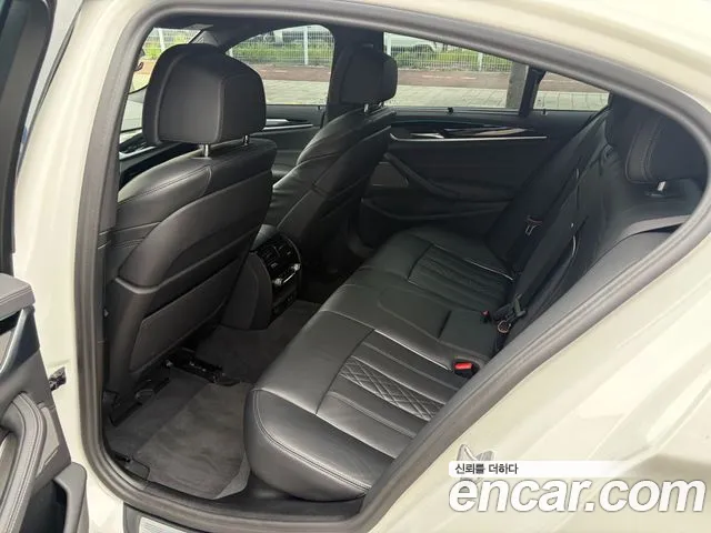 BMW 5 Series G30 — Фото автомобиля 10