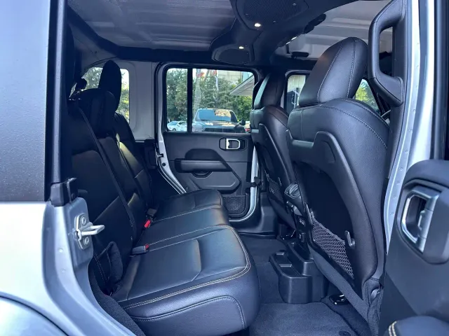 Jeep Wrangler — Фото автомобиля 16