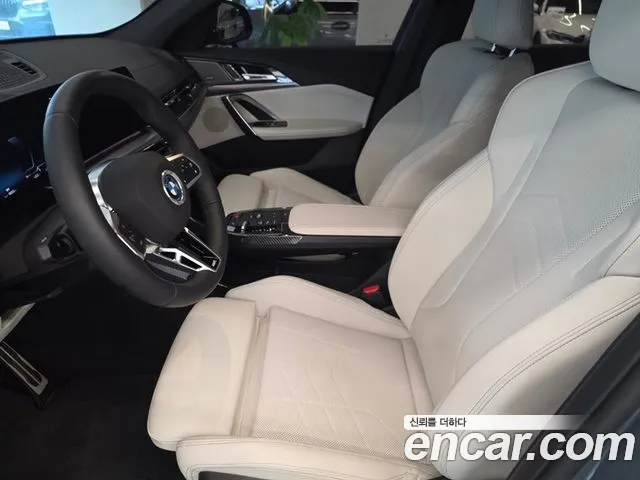 BMW iX2 U10 — Фото автомобиля 11
