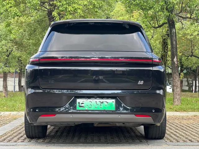 Li Auto L8 — Фото автомобиля 5