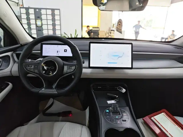 BYD Seal 05 DM-i — Фото автомобиля 12