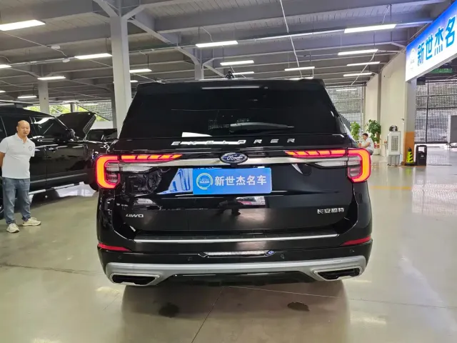 Ford Explorer — Фото автомобиля 15