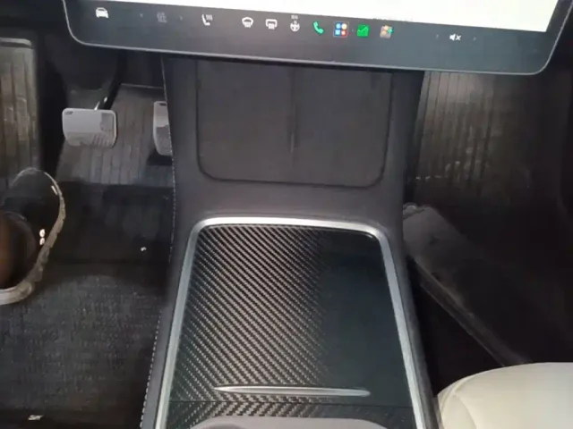 Tesla Model Y — Фото автомобиля 13