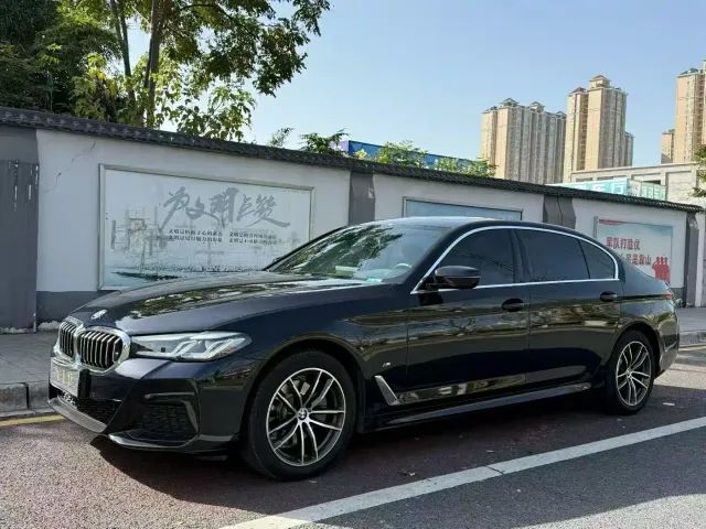 Фотография автомобиля — BMW 5 Series