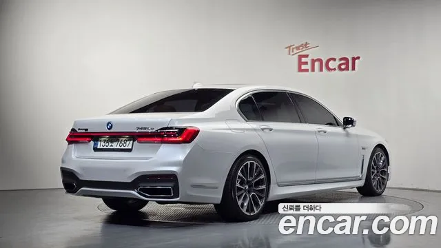 Фотография автомобиля — BMW 7-Series