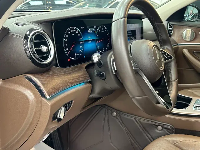 Mercedes-Benz E-Class — Фото автомобиля 8