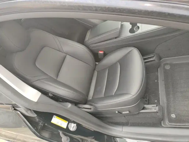 Tesla Model Y — Фото автомобиля 24