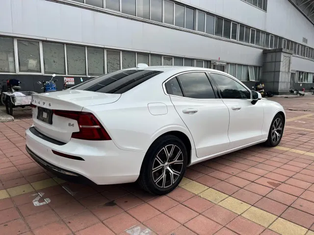 Volvo S60 — Фото автомобиля 4