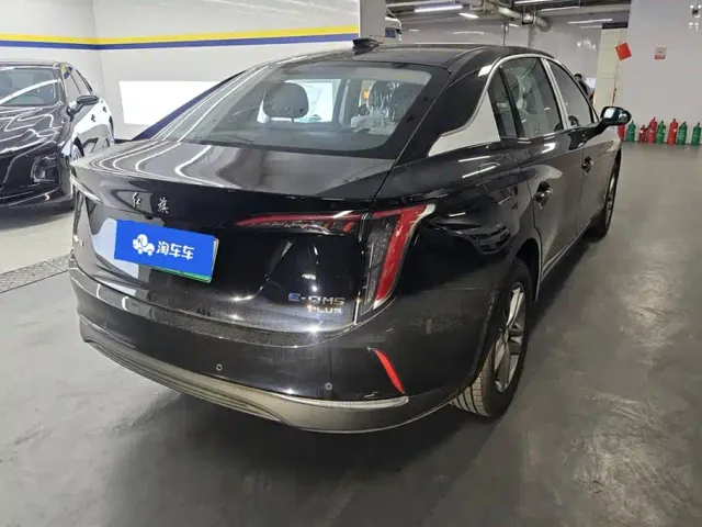 Hongqi E-QM5 — Фото автомобиля 3