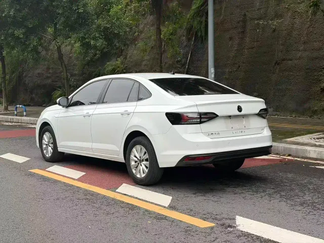 Volkswagen Lavida — Фото автомобиля 13