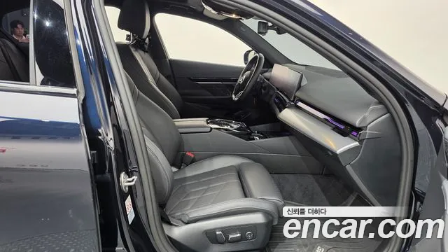 BMW 5 Series G60 — Фото автомобиля 16
