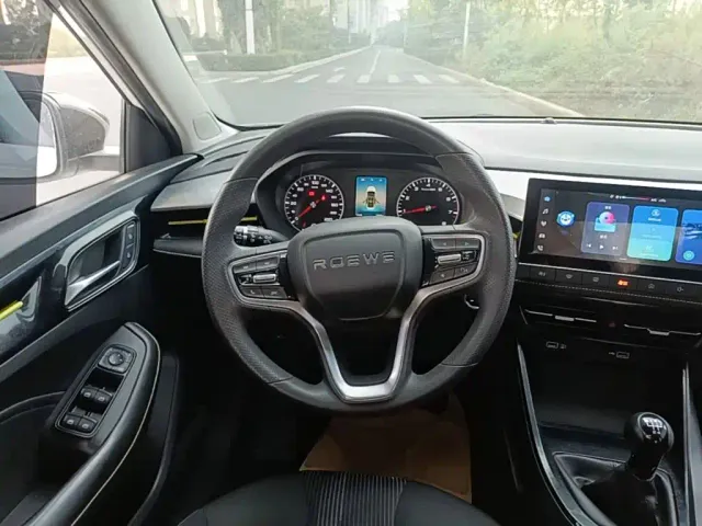 Roewe i5 — Фото автомобиля 10