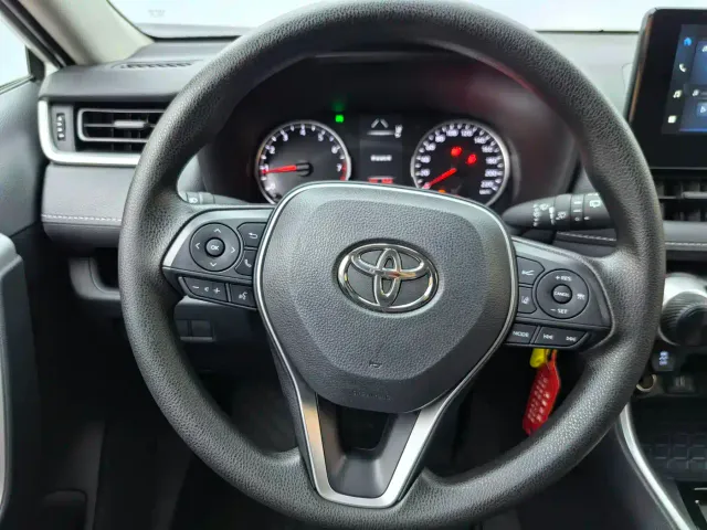 Toyota RAV4 — Фото автомобиля 12