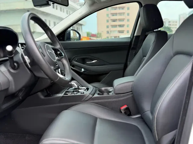 Jaguar E-PACE — Фото автомобиля 10