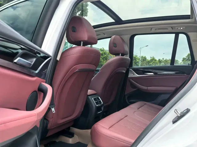 BMW iX3 — Фото автомобиля 10