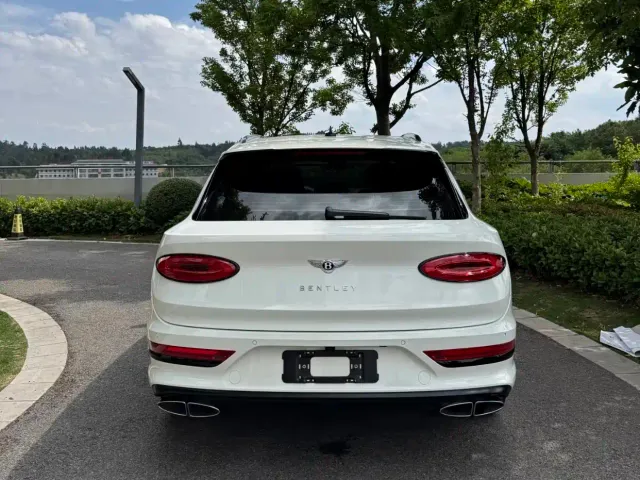 Bentley Bentayga — Фото автомобиля 3