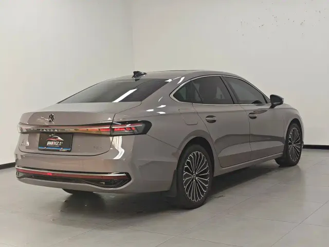 Volkswagen Passat — Фото автомобиля 4