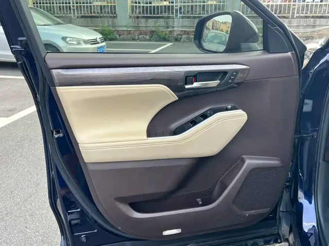 Toyota Highlander — Фото автомобиля 14