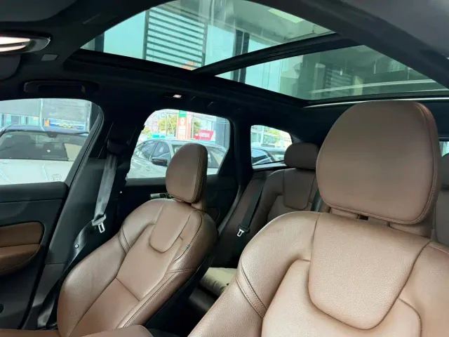 Volvo XC60 — Фото автомобиля 18