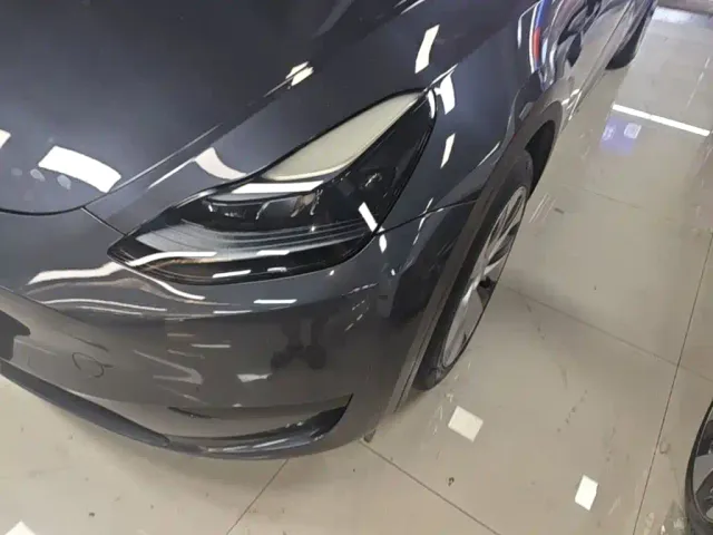 Tesla Model Y — Фото автомобиля 23