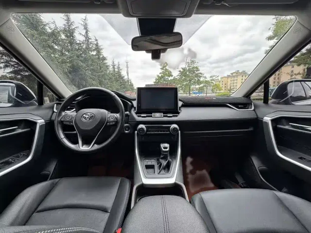 Toyota RAV4 — Фото автомобиля 13