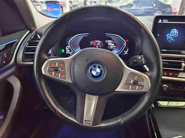 BMW iX3 — Фото автомобиля 8