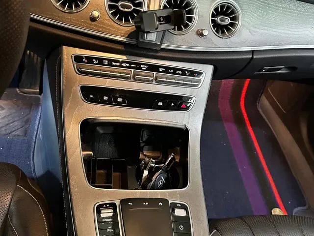 Mercedes-Benz E-Class — Фото автомобиля 11
