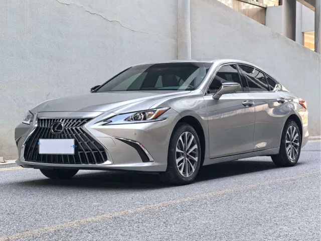 Фотография автомобиля — Lexus ES