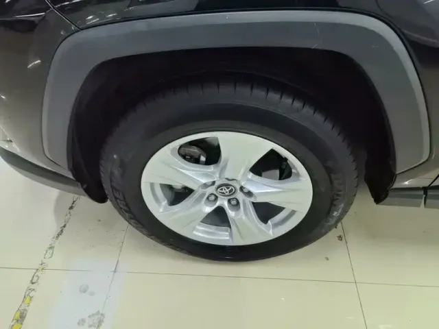Toyota RAV4 — Фото автомобиля 22
