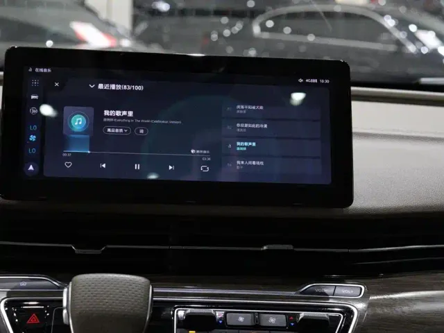 Roewe iMAX8 — Фото автомобиля 16
