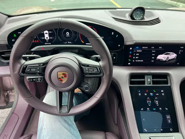 Porsche Taycan — Фото автомобиля 16